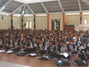 400 siswa baru jalani masa Pengenalan Lingkungan Sekolah (PLS) di SMA Negeri 1 Denpasar - foto: Wahyu Siswadi/Koranjuri.com