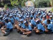 Kegiatan masa Pengenalan Lingkungan Sekolah di SMP Negeri 3 Denpasar. Sebanyak 360 orang mengikuti kegiatan tersebut - foto: Ida Bagus Alit/Koranjuri.com