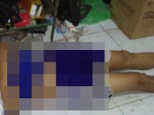 Jenasah Cahyadi Binuko, warga Kelurahan Doplang RT.1 RW.2, yang tewas karena gantung diri – foto: Sujono/Koranjuri.com