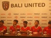 Manager Coach Bali United saat memperkenalkan rekrutan baru yang akan memperkuat Bali United pada kompetisi resmi 2017, Kamis, 5 Januari 2017 - foto: Wahyu SIswadi/Koranjuri.com