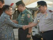Wakil Kepala Kepolisian Daerah Bali Brigjen Pol. I Gede Alit Widana, menyambut kedstangan Wakil Presiden Jusuf Kalla di Bandara Internasional Ngurah Rai, Selasa, 11 April 2017 - foto: Istimewa