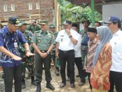 Gubernur Jateng Ganjar Pranowo saat mengunjungi lokasi TMMD Reguler ke 98 di Desa Wonosido, Pituruh – foto: Sujono/Koranjuri.com