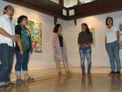 Sebanyak 14 orang seniman dari Perupa Perempuan Bali (PPB) menggelar pameran seni rupa 'Luwih Utamaning Luh' yang akan memamerkan 36 karya seni mulai Rabu, 31 Mei - 4 Juni 2017 di Gedung Kriya, Taman Budaya Bali, Denpasar - foto: Koranjuri.com