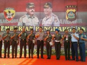 Pemberian penghargaan kepada TNI/Polri yang diserahkan oleh Kapolda Bali, Irjen Pol. Petrus Reinhard Golose - foto: Istimewa