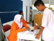 Siswa SMK Kesehatan Purworejo tengah melaksanakan proses pemilihan Ketua OSIS periode 2017 - 2018, Sabtu (23/9) - foto: Sujono/Koranjuri.com