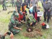 Aksi bersih lingkungan yang dilakukan 2000 personil TNI KOREM 163/WSA memperingati Hari Juang Kartika Ke-72 - foto: Istimewa