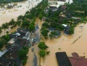 Kabupaten Pacitan lumpuh total akibat diterjang banjir sebagai dampak dari Siklon Tropis Cempaka - foto: Istimewa