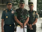 Panglima TNI Marsekal Hadi Tjahyanto didampingi Kasal & KASAD - foto: Istimewa