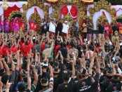 Ribuan warga Buleleng menyambut kehadiran Pasangan Calon Gubernur-Wakil Gubernur nomor urut 1, Wayan Koster-Tjok Oka Arta Ardana Sukawati (Koster-Ace) - foto: Istimewa