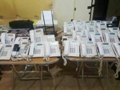 Ratusan barang bukti telepon yang diamankan tim gabungan Ditreskrimsus dan Satgas CTOC Polda Bali - foto: Istimewa