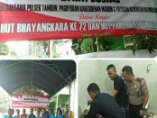 Sunatan massal yang digelar Polsek Tambun, Metro Bekasi bersama Yayasan Kalimusada dalam peringatan HUT Bhayangkara Ke-72 - foto: Istimewa