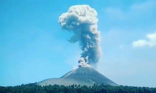 Letusan Gunung Anak Krakatau - foto: Istimewa