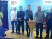 Secara resmi kerjasama antara PT Home Credit Indonesia dengan Maskapai Citylink ditandai dengan penekanan tombol sirine di Denpasar - foto: Koranjuri.com