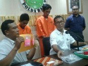 2 orang pelaku transaksi narkoba yang diamankan Direktorat Reserse Narkoba Polda Bali - foto: Istimewa