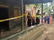 TKP rumah kontrakan di di Desa Candiwulan, Adimulyo, tempat korban ditemukan tewas - foto: Sujono/Koranjuri.com