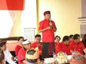 Gubernur Bali Wayan Koster spontan mengunjungi masyarakat di beberapa desa di Tabanan, Jumat, 2 November 2018 - foto: Istimewa