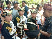 Persiapan Sanggar Tabuh Batel Wayang saat akan mengikuti lomba gender dalam Pesta Kesenian Bali (PKB) XLI di Kalangan Ratna Kanda, Taman Budaya Bali, Denpasar, Minggu (23/6/2019) - foto: Istimewa