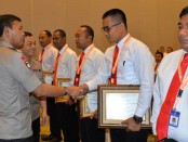 Penerimaan penghargaan dari Kabareskrim, Irjen Pol Idham Azis kepada Inafis Polres Kebumen, Selasa (8/10) lalu di Jakarta - foto: Sujono/Koranjuri.com