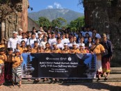 Generasi Baru Indonesia (GenBI) Bali menggelar Bakti Sosial Peduli Rumah Ibadah 2019 di kawasan suci Pura Batukaru, Penebel, Tabanan, Minggu, 10 November 2019 - foto: Istimewa