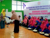 Suasana penerimaan raport siswa Boarding School SMK Kesehatan Purworejo, Rabu (18/12) - foto: Sujono/Koranjuri.com