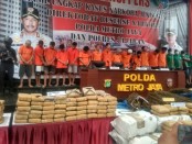 Barang bukti ganja seberat 1,4 ton yang diamankan dari 19 tersangka sindikat peredaran narkoba jenis ganja, dirilis Polda Metro Jaya, Rabu, 22 Januari 2020 - foto: Bob/Koranjuri.com