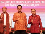 Gubernur Bali Wayan Koster beserta Gubernur NTB dan NTT menggelar Rapat Konsultasi dan Koordinasi terkait RUU Provinsi Bali, Selasa (3/3/2020) malam - foto: Istimewa