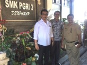 Sidak Sekolah: Kadispora Provinsi Bali I Ketut Ngurah Boy Jayawibawa bersama Wakasek Humas SMK PGRI 3 Denpasar I Nengah Karji - foto: Istimewa