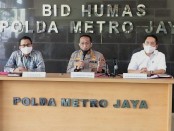 Kabid Humas Polda Metro Jaya Kombes Pol Yusri Yunus memberikan keterangan pers terkait pelimpahan perkara OTT KPK dan Inspektorat Jenderal Kemendikbud - foto: Istimewa