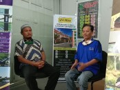 Ariyanto (kiri) owner K.Tin Premium - foto: Koranjuri.com