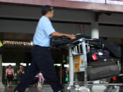 Wisatawan asing di Bandara Ngurah Rai sebelum pandemi covid-19 - foto: Koranjuri.com