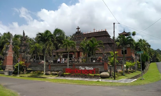 Desa Wisata Belimbingsari di Kecamatan Melaya, Jembrana dengan Gereja Protestan berornamen khas Bali - foto: Koranjuri.com