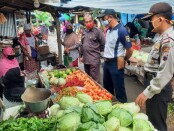 Tim Pengawas Mutu Hasil Pertanian (PMHP), saat melakukan monitoring di sejumlah pasar di Kabupaten Purworejo, Jum'at (01/01/2021) - foto: Sujono/Koranjuri.com