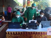 Vaksinasi masal tenaga kesehatan di Wantilan DPRD Provinsi Bali - foto: Koranjuri.com