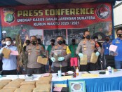 Kapolda Metro Jaya Irjen Pol Fadil Imran mengekspose barang bukti ganja siap edar yang didapat dari jaringan Sumatera - foto: Bob/Koranjuri.com