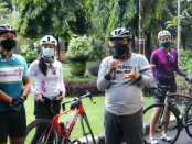 Wali Gubernur Bali Tjokorda Oka Artha Ardhana Sukawati melepas tim goweser dari Woman's Cycling Community  (WCC) dan Gogaspoll Girl Community dalam kegiatan gowes bareng (gobar) sejauh 83 km mempromosikan Bali, Minggu, 7 Maret 2021 - foto: Istimewa