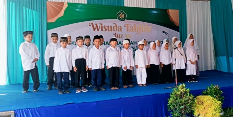 Penampilan siswa di Wisuda Tahfidz Juz 30 Angkatan I SD KUB Muhammadiyah Purworejo - foto: Sujono/Koranjuri.com