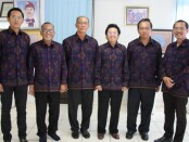 Komisaris Utama Bank Fajar, I Made Marlowe Bandem, paling kiri bersama pengurus Yayasan WDS Denpasar dan Rektor ITB STIKOM Bali - foto: Istimewa