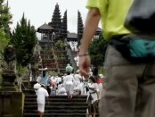 Suasana kegiatan keagamaan di Pura Besakih Bali - foto: Koranjuri.com