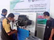 Tim Pendamping saat melaksanakan Praktikum Otomotif dengan guru-guru teknik otomotif SMK Muhammadiyah Purwodadi Purworejo - foto: Sujono/Koranjuri.com