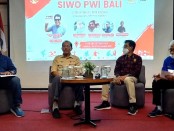 Para narasumber diskusi akhir tahun 2022 SIWO PWI Bali - foto: Yan Daulaka