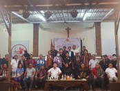 Para Ketua Flobamora diaspora dan Badan Penghubung Pemprov NTT foto bersama pengurus dan anggota Flobamora Bali seusai deklarasi Flobamora Indonesia - foto: Istimewa