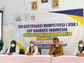 Pembukaan pelaksanaan uji kompetensi dari LSP Asnakes Indonesia di SMK Kesehatan Purworejo, Senin (14/02/2021) - foto: Sujono/Koranjuri.com