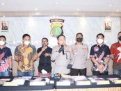 Satres Narkoba Polres Metro Jakarta Barat meringkus 2 pengedar Narkotika jenis sabu-sabu dan ganja. Pelaku berinisial APW (24) dan MF (26) - foto: Istimewa