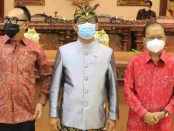Ketua DPRD Provinsi Bali I Nyoman Adi Wiryatama (kiri), Dewa Nyoman Rai (tengah) dan Gubernur Bali Wayan Koster (kanan) - foto: Istimewa