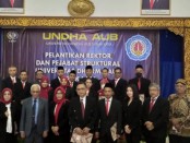 Keterangan gambar : Rektor dan jajaran struktural UNDHA AUB Surakarta beserta pengurus YKDP / Foto: Koranjuri
