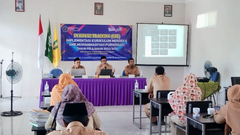 Awali program SMK PK Skema Lanjutan, SMK Muhammadiyah Purwodadi, Purworejo adakan IHT (In House Training) bagi guru kelas X dan XI, Senin (25/07/2022) - foto: Sujono/Koranjuri.com
