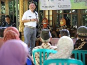 Bupati Purworejo Agus Bastian SE MM saat berdialog dengan warga dalam kegiatan Bupati Saba Desa, Selasa (12/07/2022) - foto: Sujono/Koranjuri.com