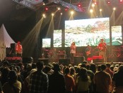 Konser musik puncak acara dua dekade ITB STIKOM Bali di pantai Pandawa dipadati ribuan penonton, Sabtu, 13 Agustus 2022 - foto: Koranjuri.com