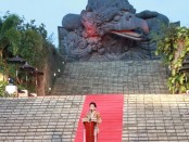 Ketua Dekranasda Bali Putri Suastini Koster membuka Festival Nusantara di Garuda Wisnu Kencana (GWK) Bali - foto: Istimewa