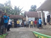 Puluhan warga Desa Mlaran, Kecamatan Gebang, Purworejo, menggeruduk kantor desa setempat, Senin (05/09/2022) lalu. Mereka mempertanyakan ketransparanan penggunaan keuangan desa dalam melaksanakan program pembangunan desa - foto:  Istimewa